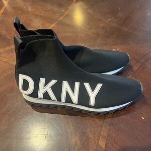 DKNY Womens Black Slip-On Shoes New